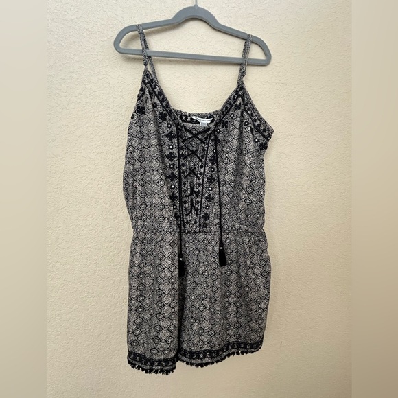 American Eagle Fringe Black White Embroidered Boho Romper Sz M Spaghetti Strap - Picture 1 of 12